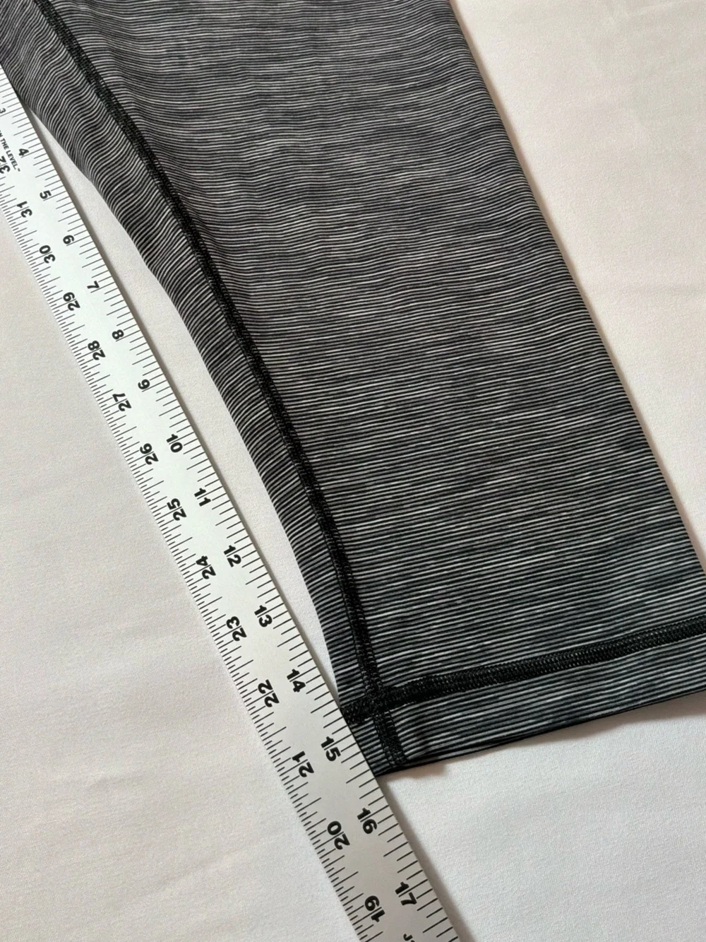 Lululemon Women’s Heathered Gray High-Rise Crop Capri Leggings Yoga Workout Pant